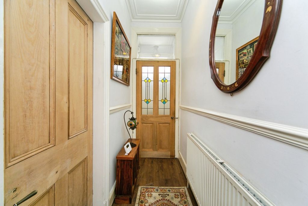 Property photo 2 of 17 Photo