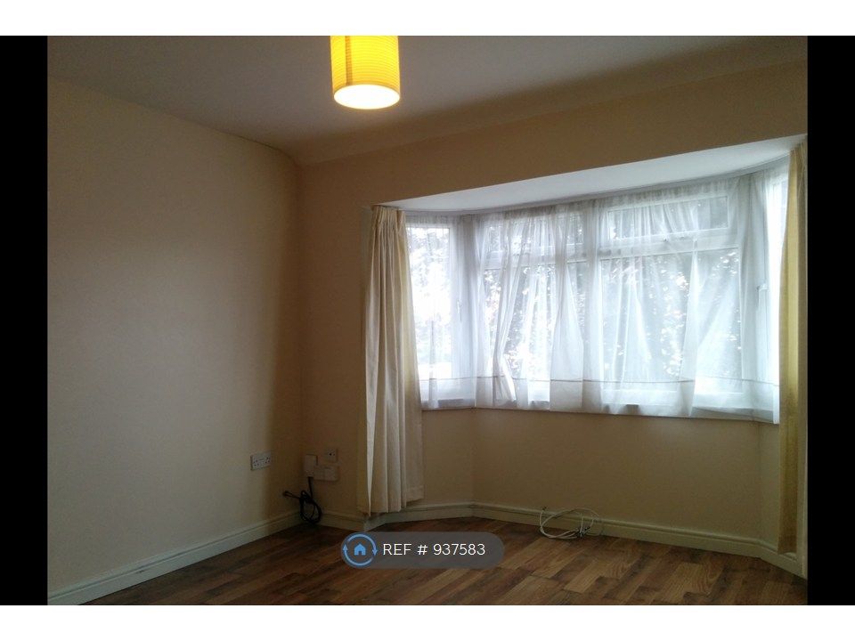 Property photo 2 of 5 Living Room