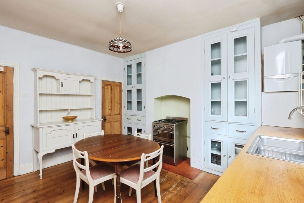 Property photo 3 of 14 Kitchen