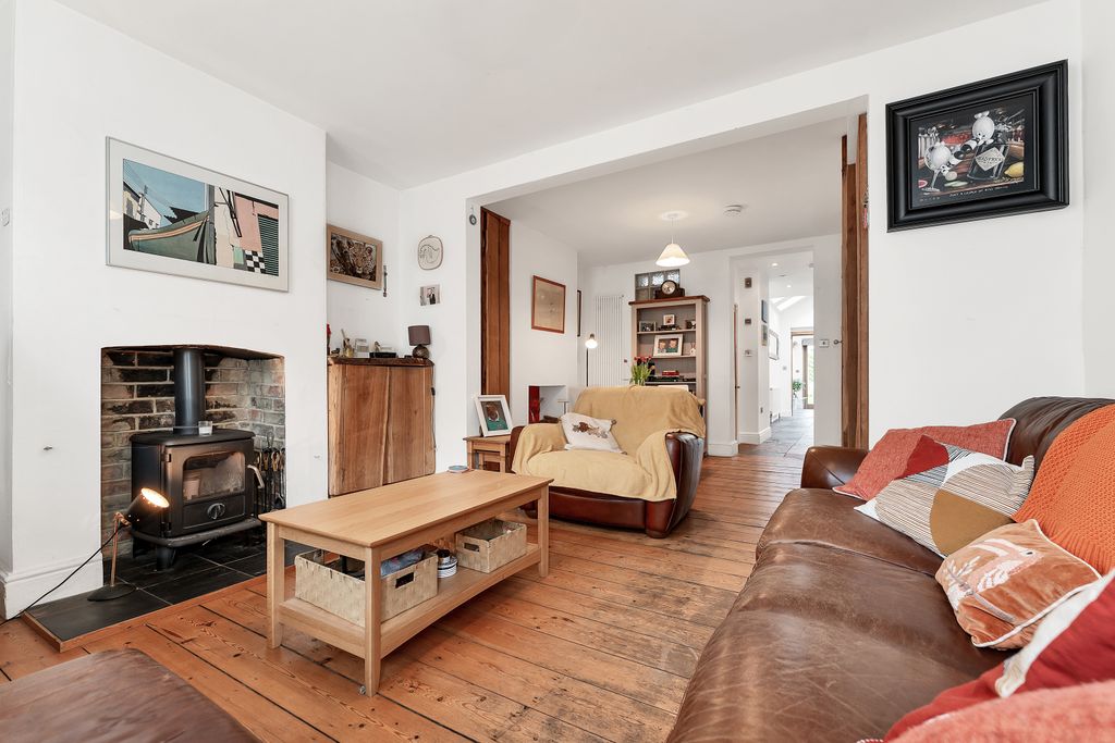 Property photo 3 of 21 Living Room