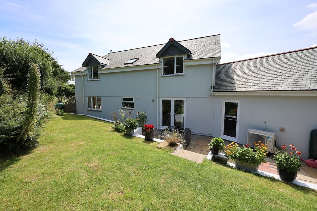 Property photo 2 of 32