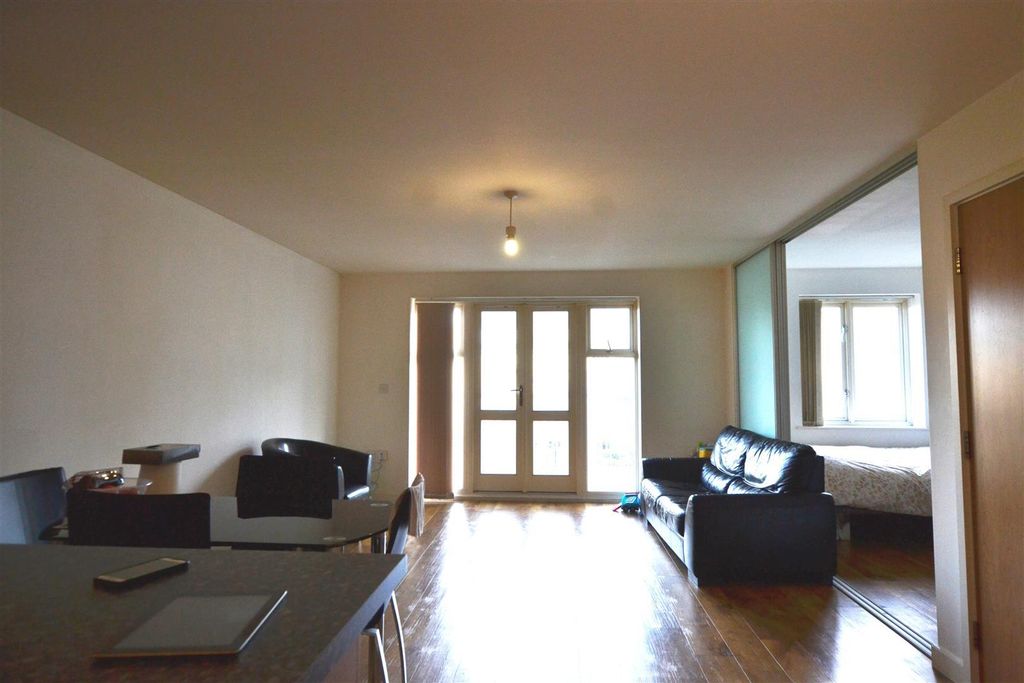 Property photo 2 of 8