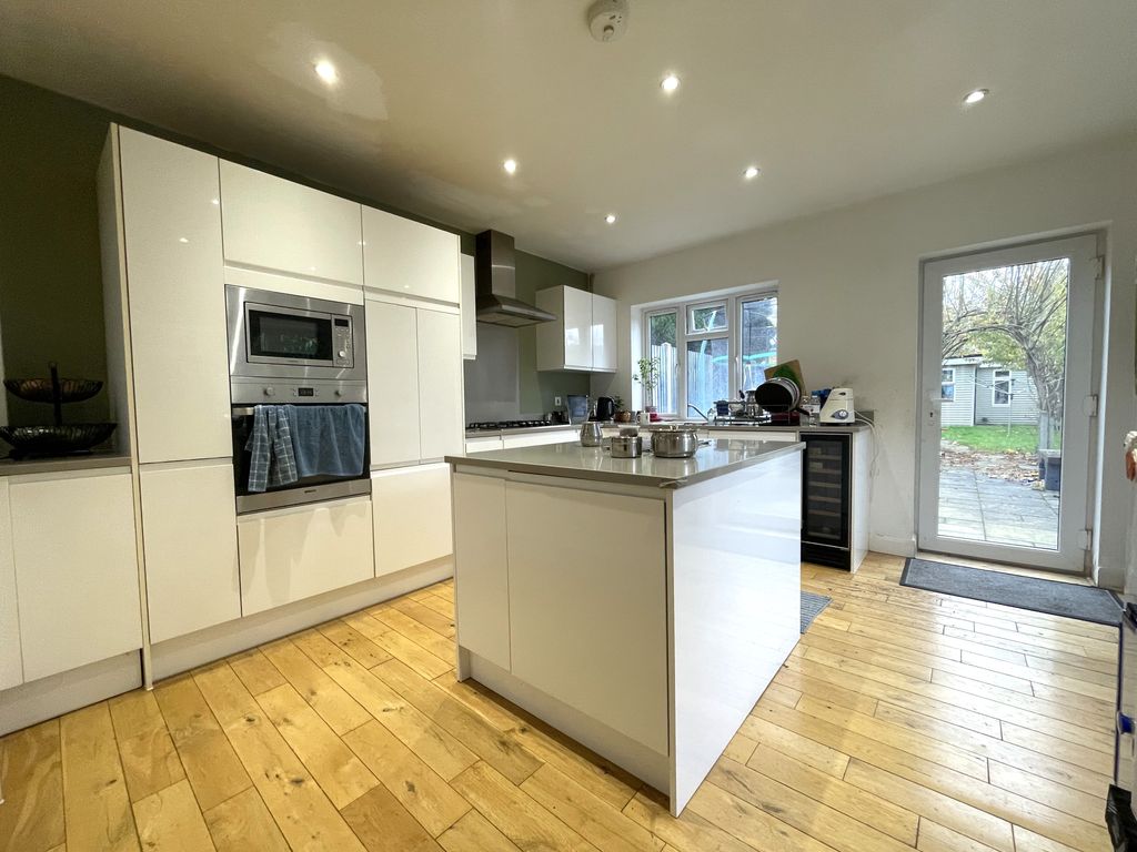 Property photo 3 of 11 Image