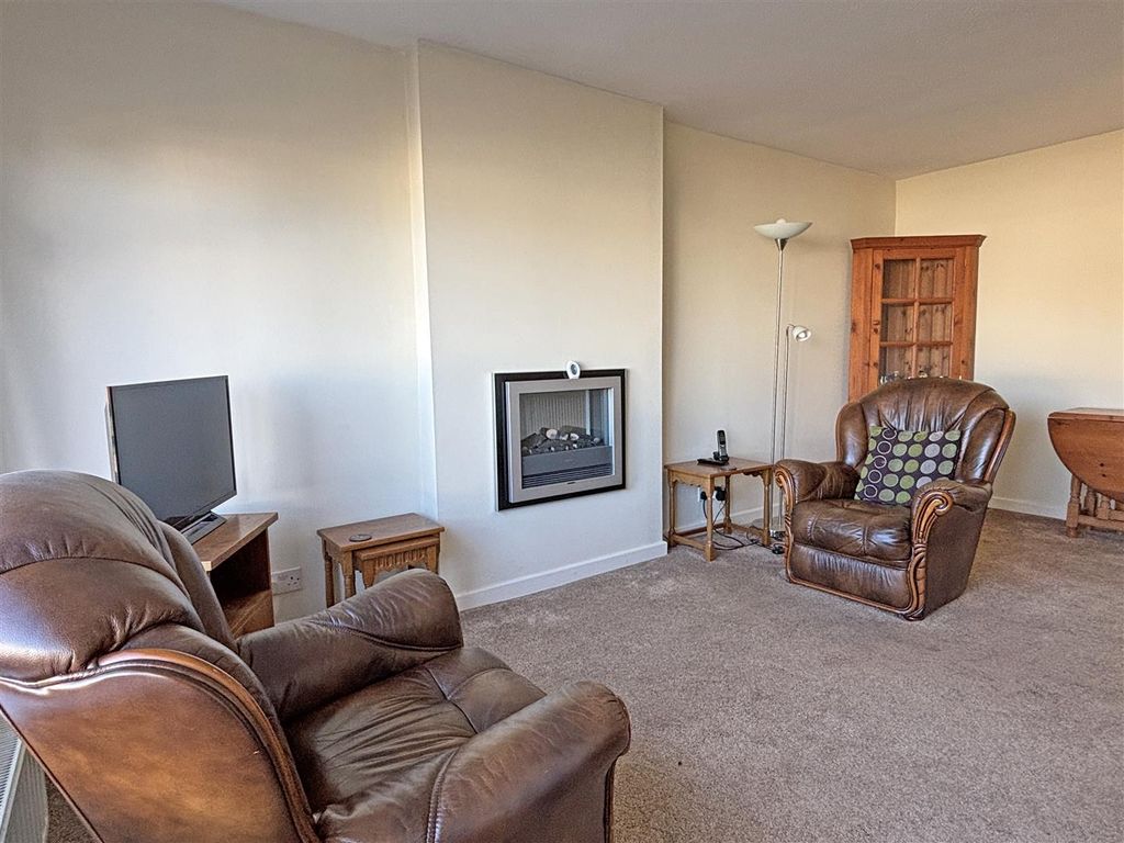 Property photo 3 of 23 Lounge V2.Jpg