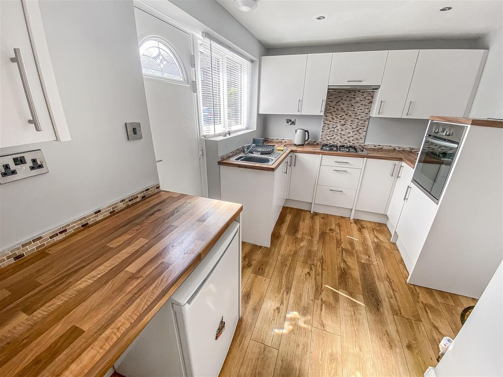 Property photo 2 of 11 Kitchen.Jpg