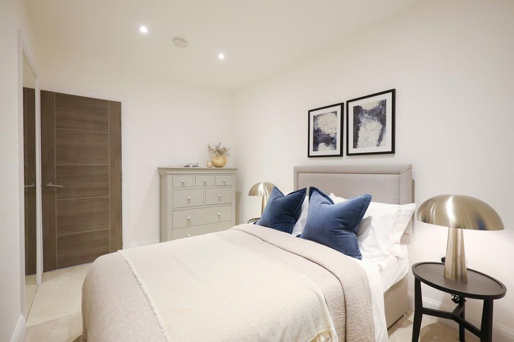 Property photo 2 of 9 Show Flat - Mitcham Rd Sw17 (8).Jpg