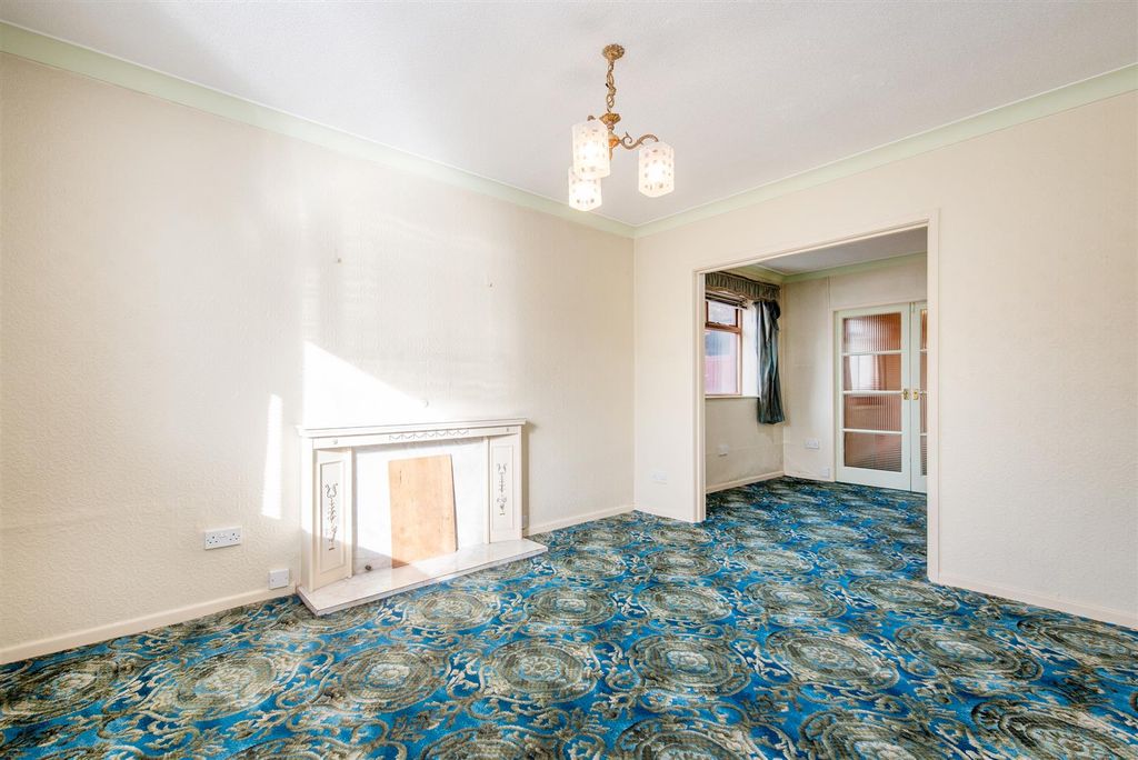 Property photo 3 of 22 Lounge