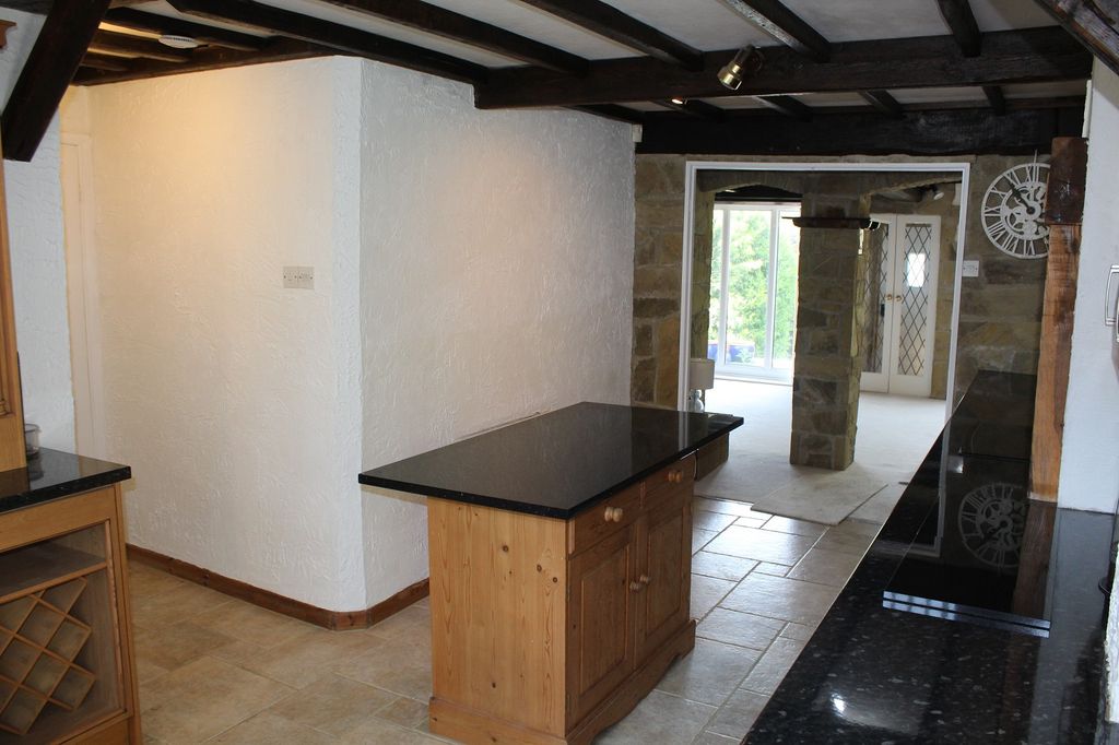 Property photo 3 of 17 Kitchen Picture 2