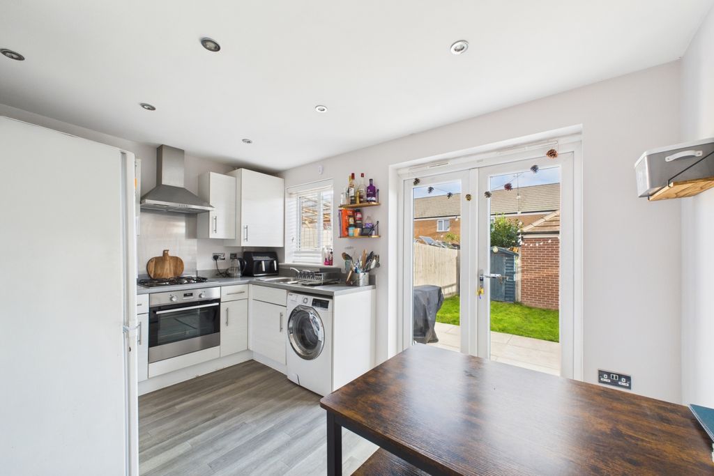 Property photo 3 of 10 Kitchen Diner