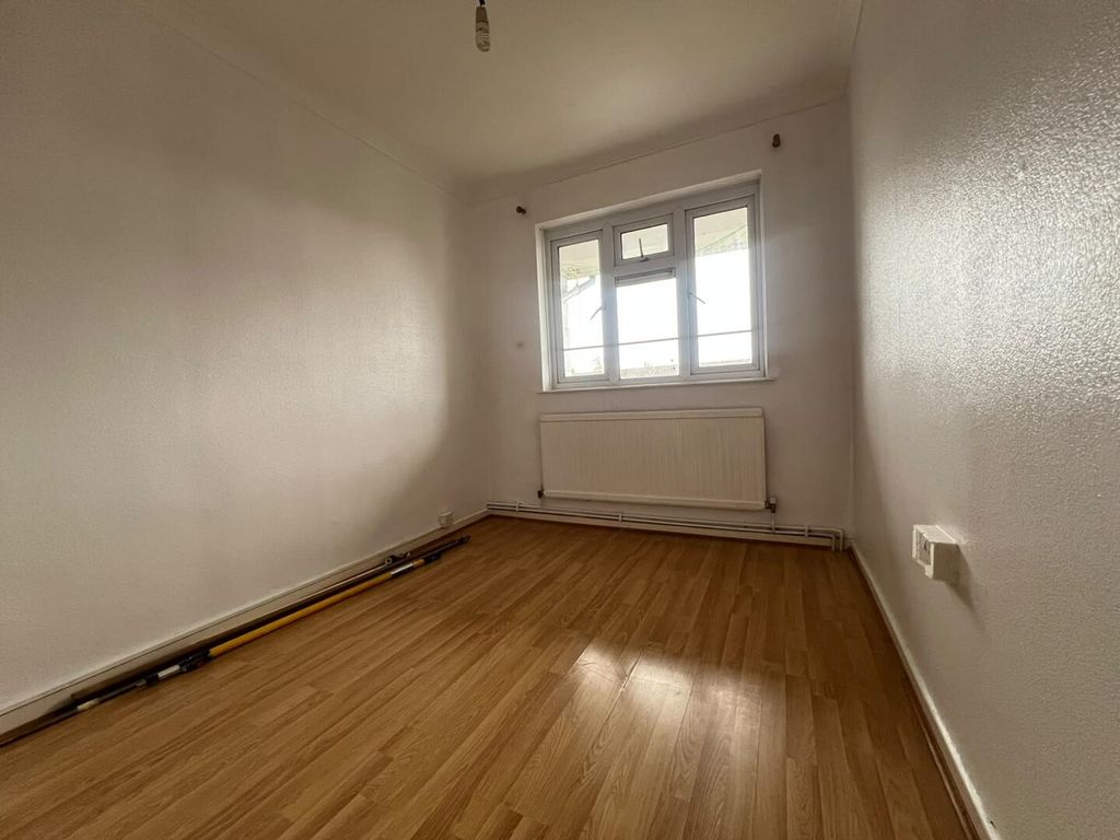 Property photo 3 of 10 Bedroom