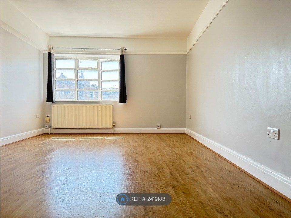 Property photo 1 of 8 Sitting Room