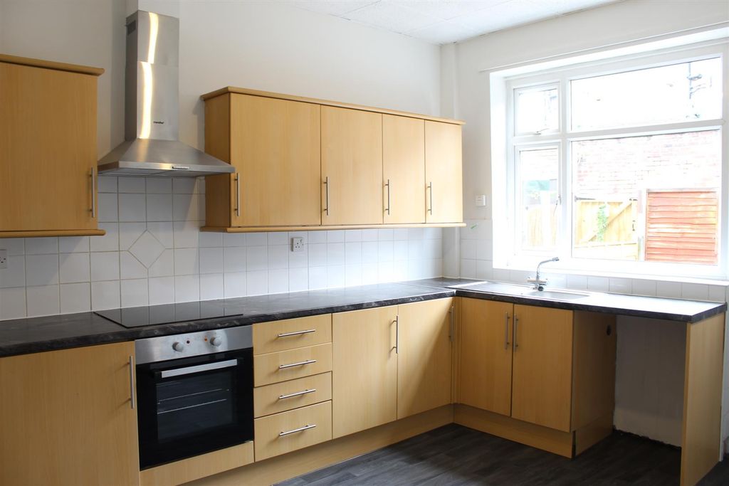 Property photo 2 of 8 Kitchen