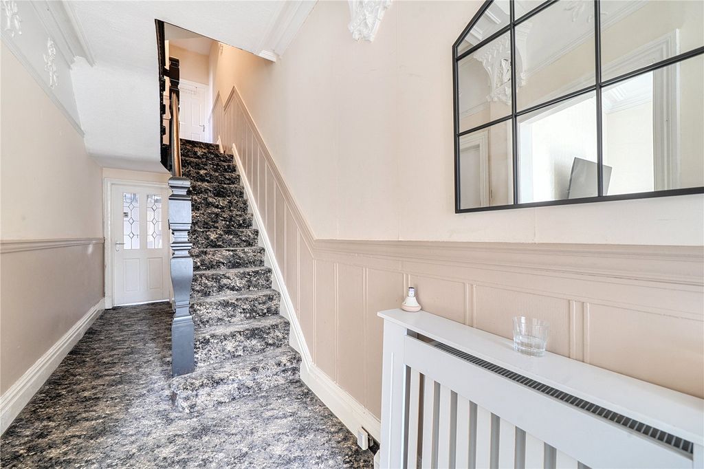 Property photo 2 of 19 Entrance Hall