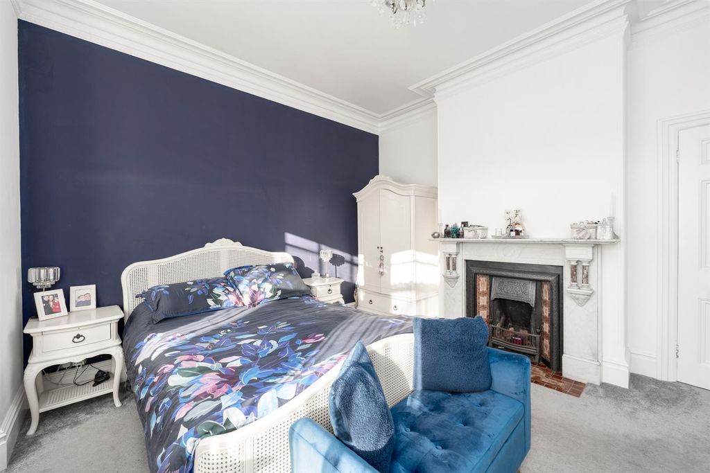 Additional image 15 of 6 bed semi-detached house for saleEast Ham Road, Littlehampton BN17