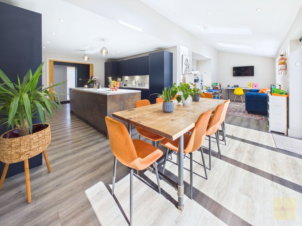 Property photo 2 of 26 Dining Area