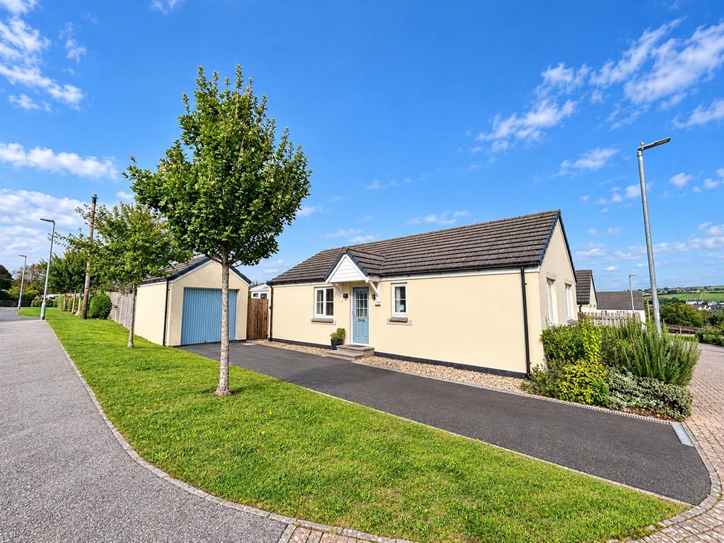 Property photo 1 of 14 Sunny Suburban Bungalow Street.Png