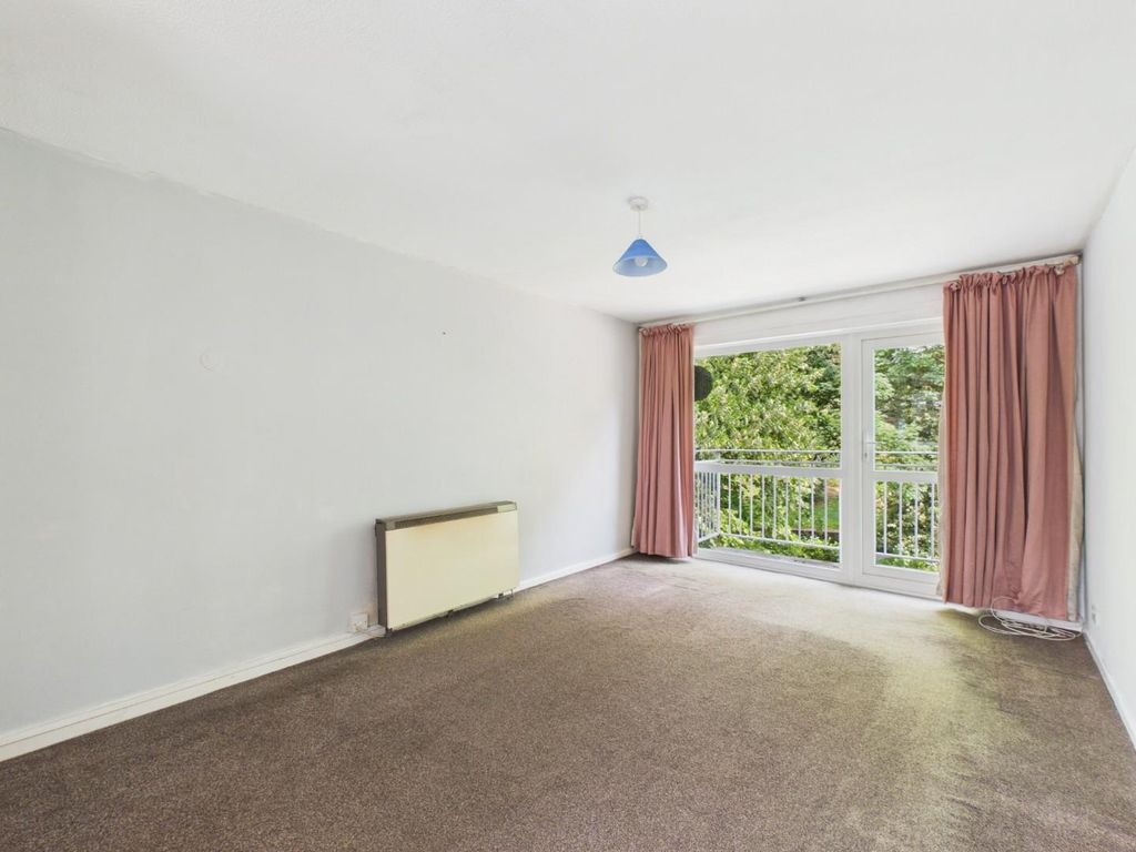 Property photo 3 of 14 Cam01268G0-Pr0496-Still007.Jpg