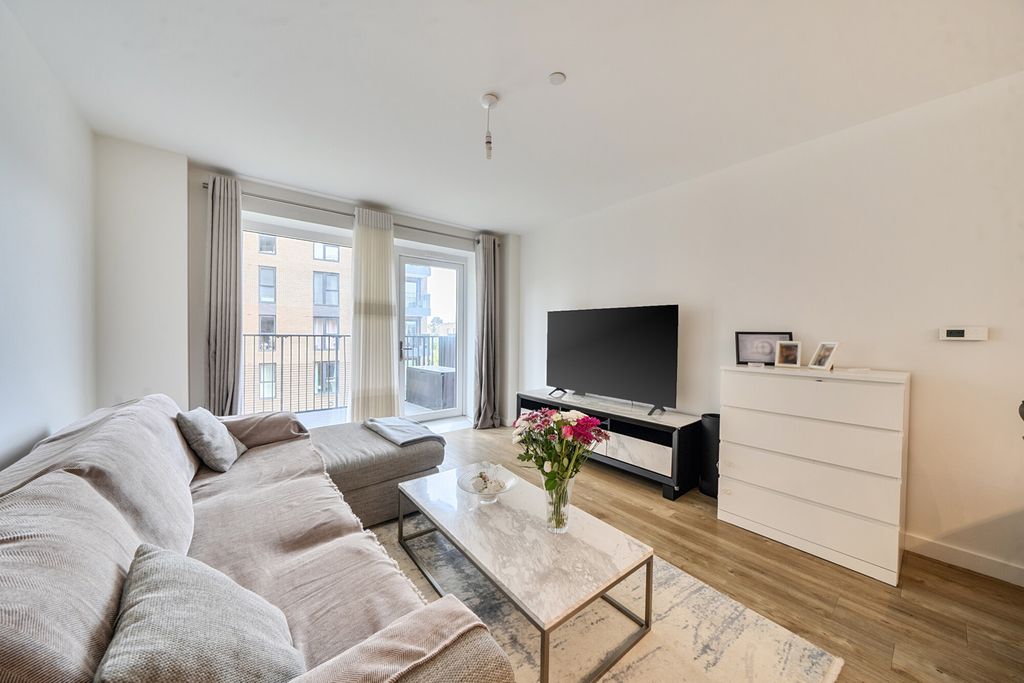 Property photo 2 of 17 1440317-4-69d7d2A...