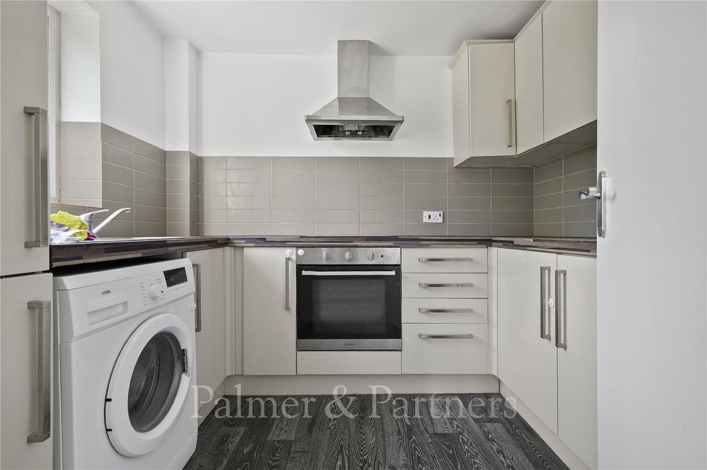 Property photo 3 of 9 Kitchen