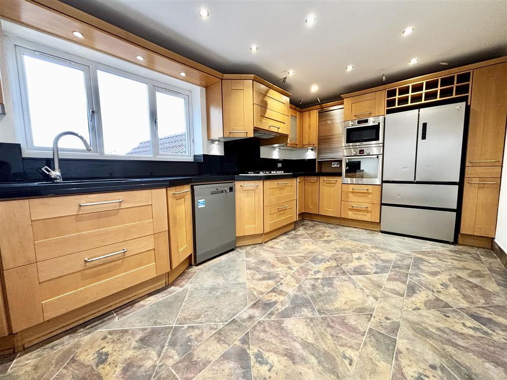Property photo 2 of 35 Kitchen
