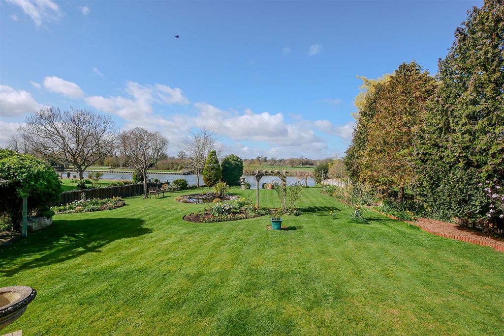 Property photo 2 of 22 Rear Garden