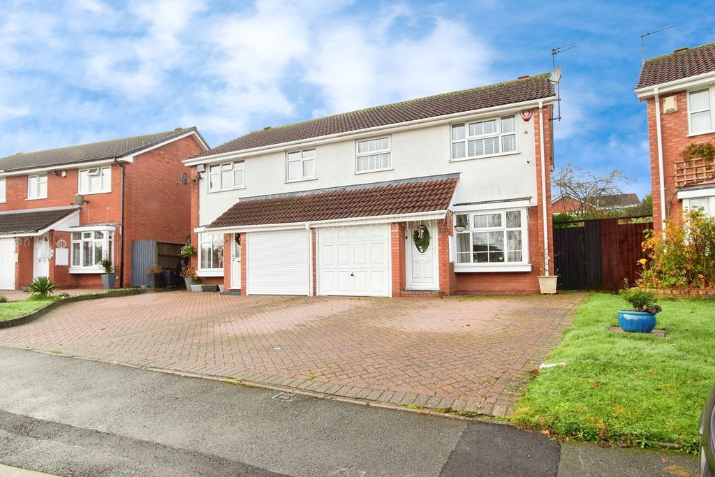 Property photo 2 of 19 Driveway
