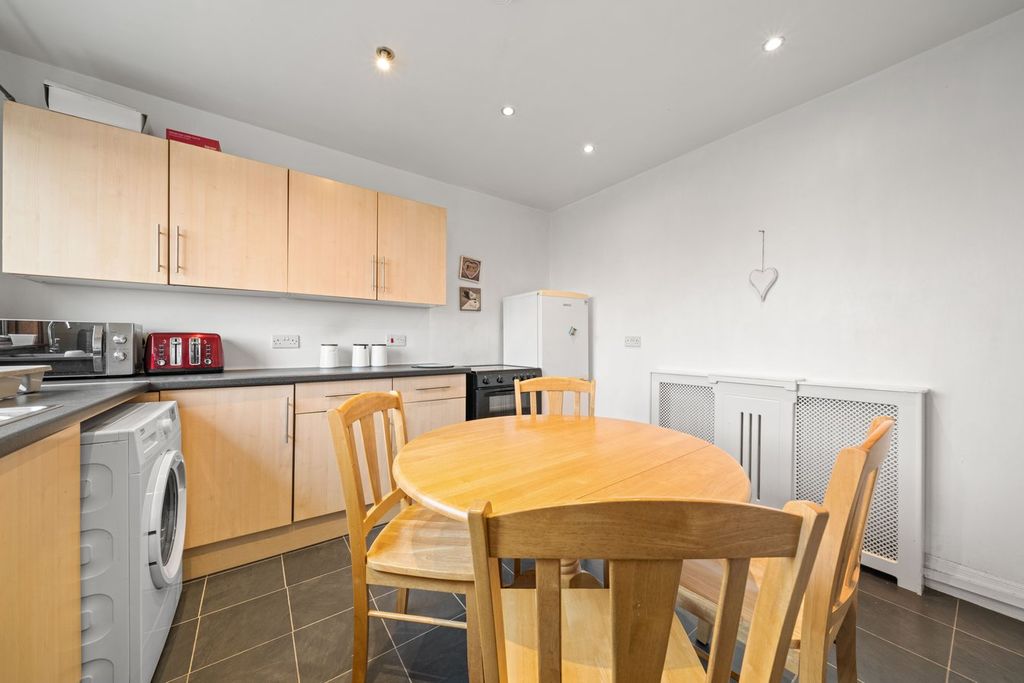 Property photo 2 of 21