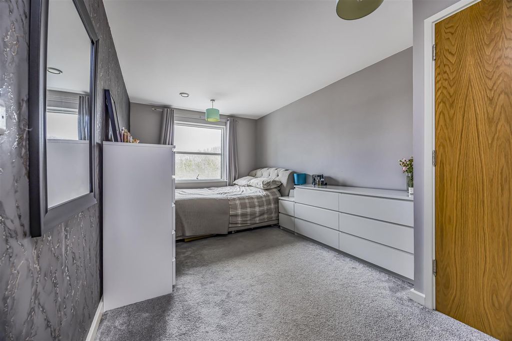 Property photo 2 of 16 34 Southdown View, Military Road, Hilsea-Porticoma