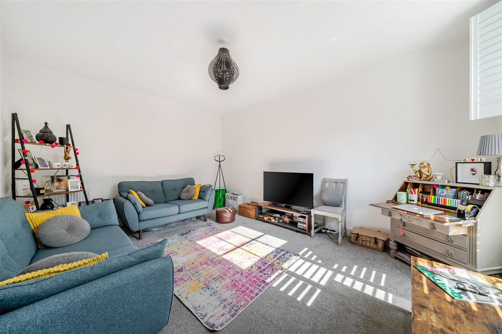 Property photo 3 of 21 Sitting Room