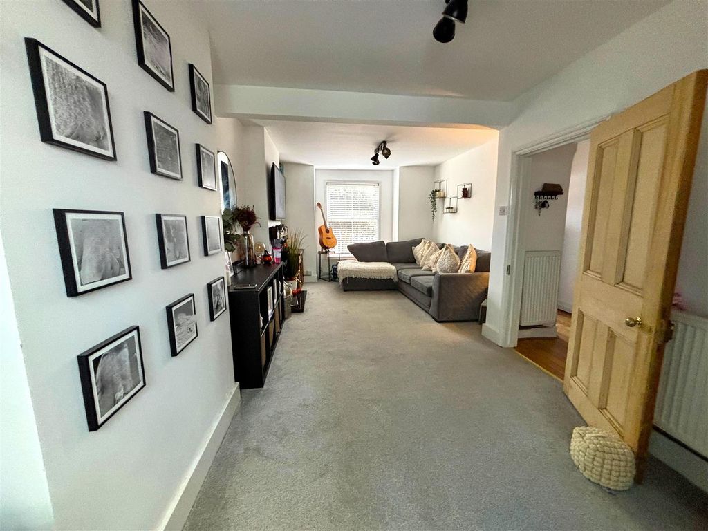 Property photo 2 of 14 55 Cpr Living 1.Jpg