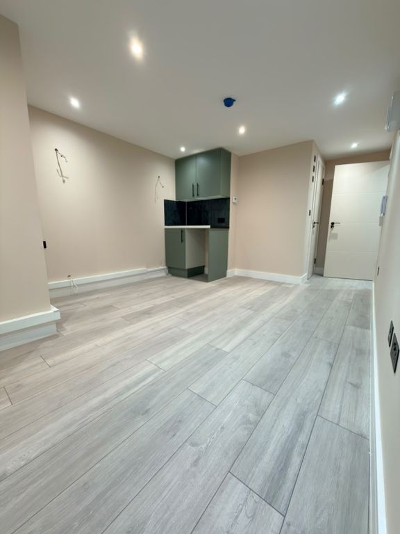 Property photo 1 of 7 Refurbished Studio In Clapton – Available Now
