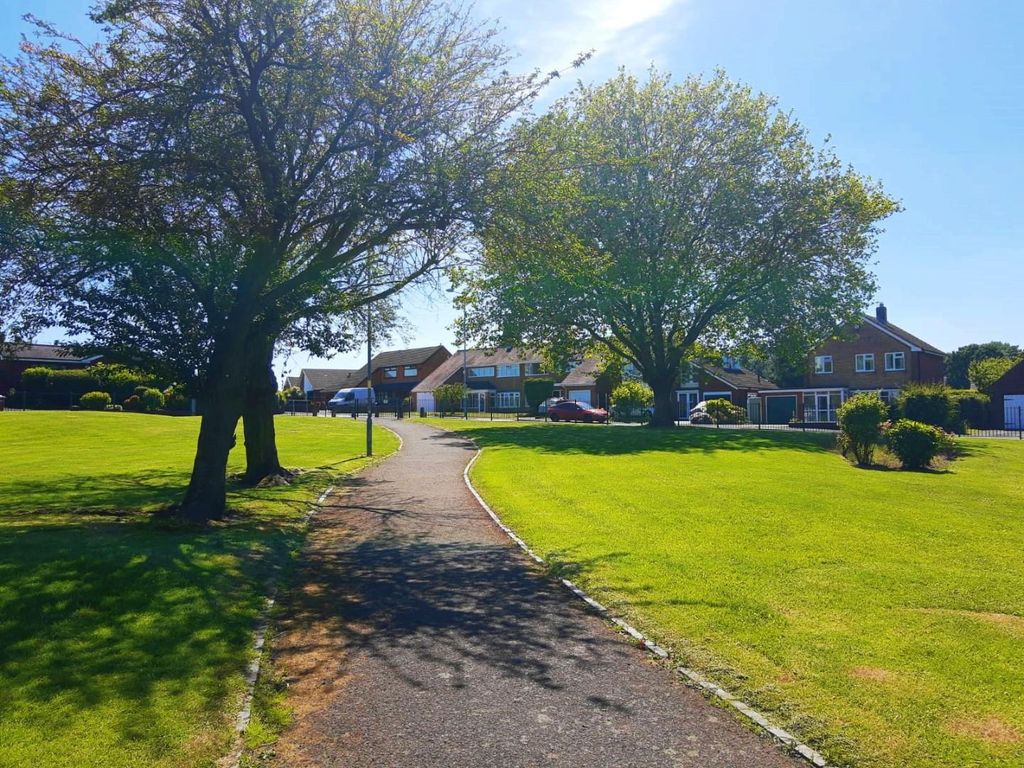 Property photo 3 of 16 Communal Gardens.Jpeg