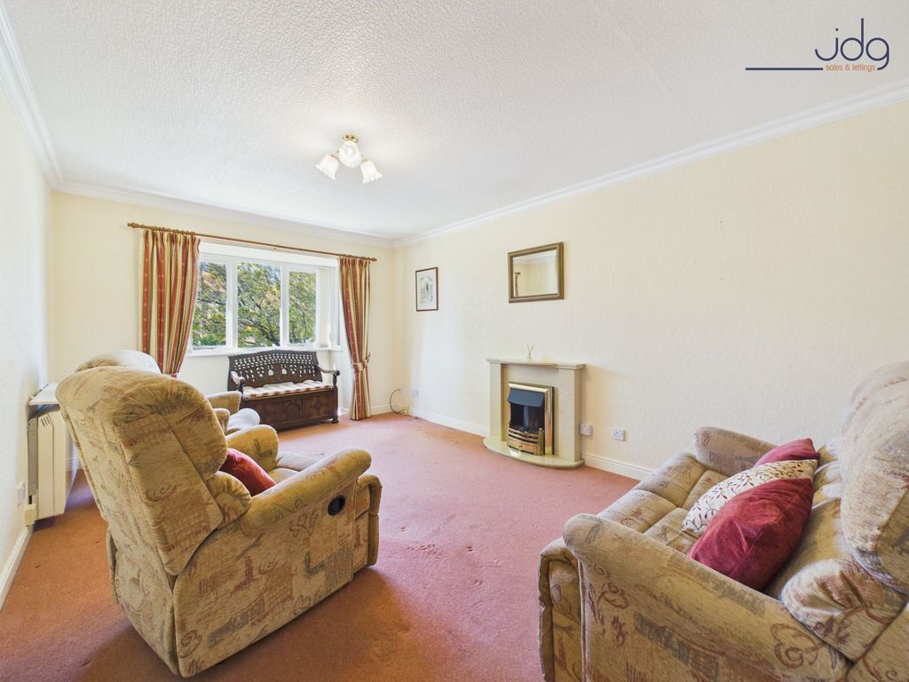 Property photo 3 of 9 Cosy Living Room