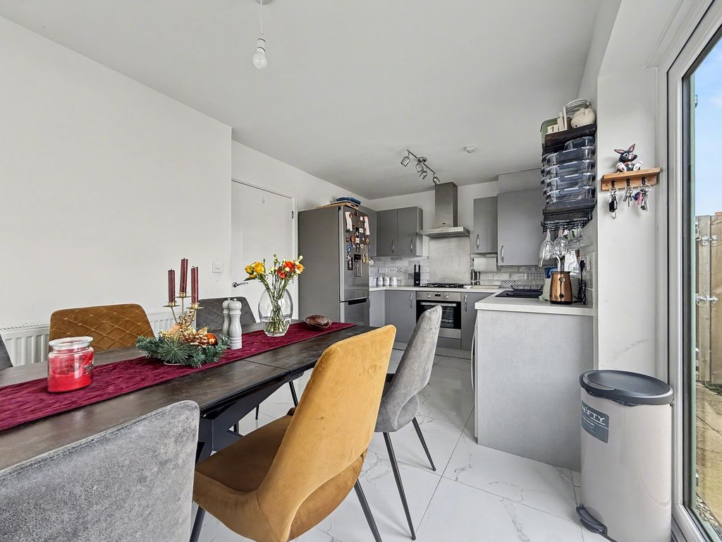 Property photo 3 of 14 Img4610