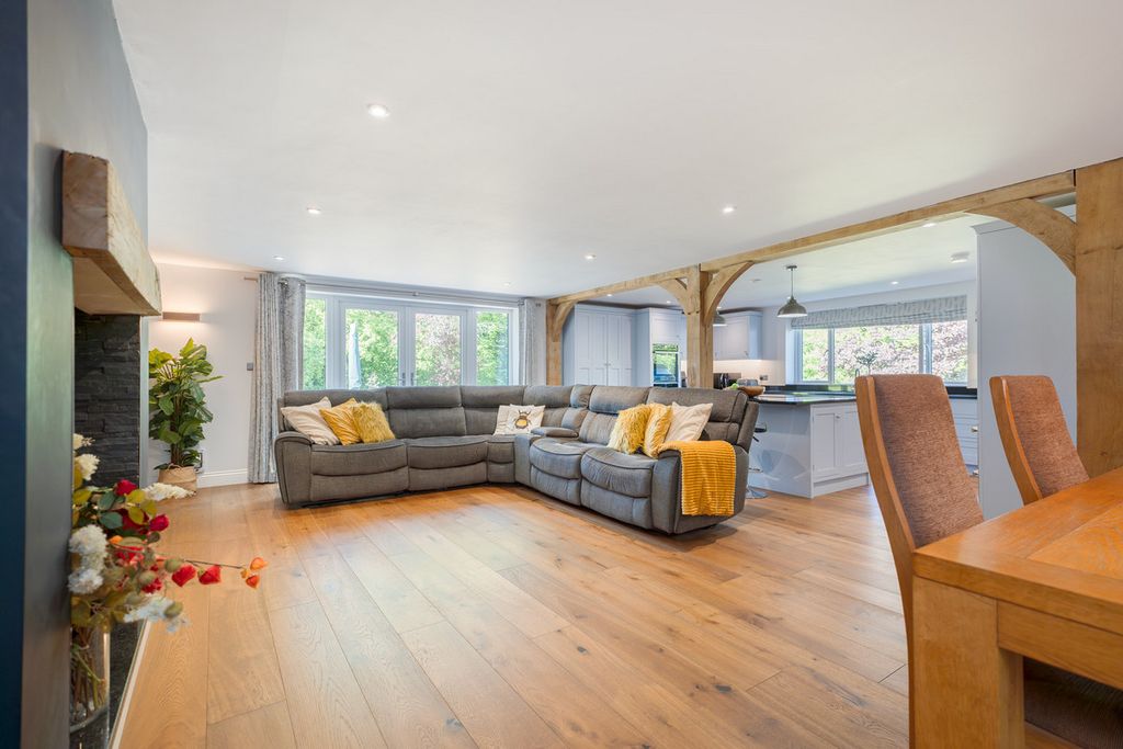 Property photo 2 of 21