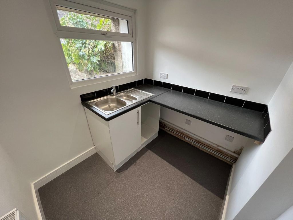 Property photo 3 of 19 Utility Room