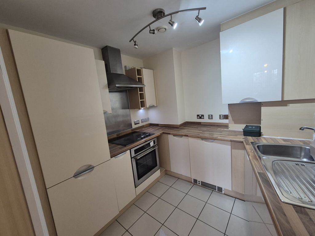 Property photo 3 of 8 2c10Cffe-112E-4dc9-970F-E942B155A49F