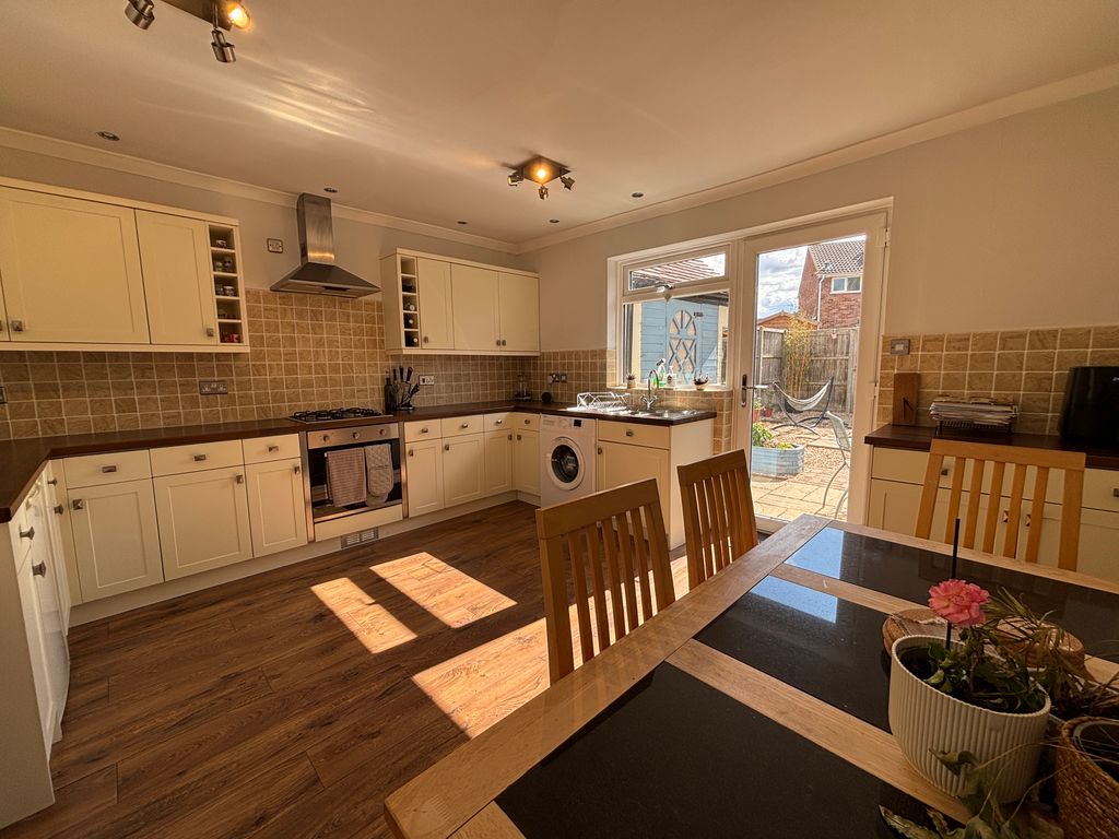 Property photo 2 of 10 Kitchen Diner