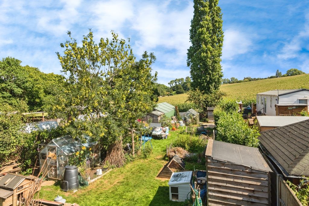 Property photo 2 of 17 Garden