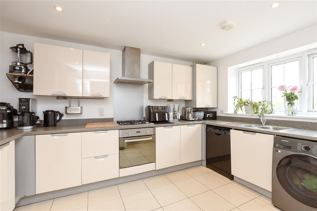 Property photo 3 of 12 Kitchen