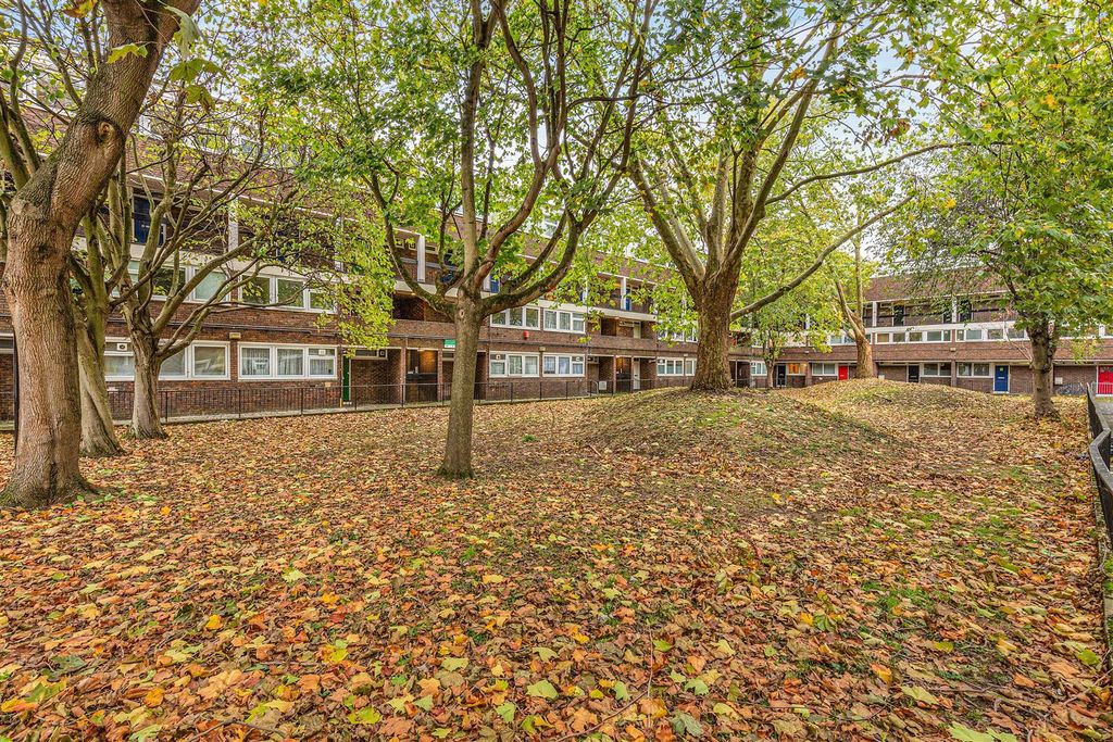 Property photo 1 of 10 Davies_And_Davies-_45_Blenheim_Court-2.Jpg