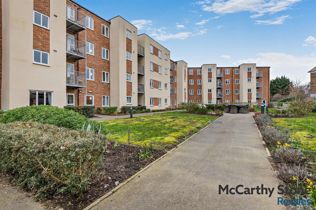 Property photo 1 of 24 8681467-Exterior01-800.Jpg