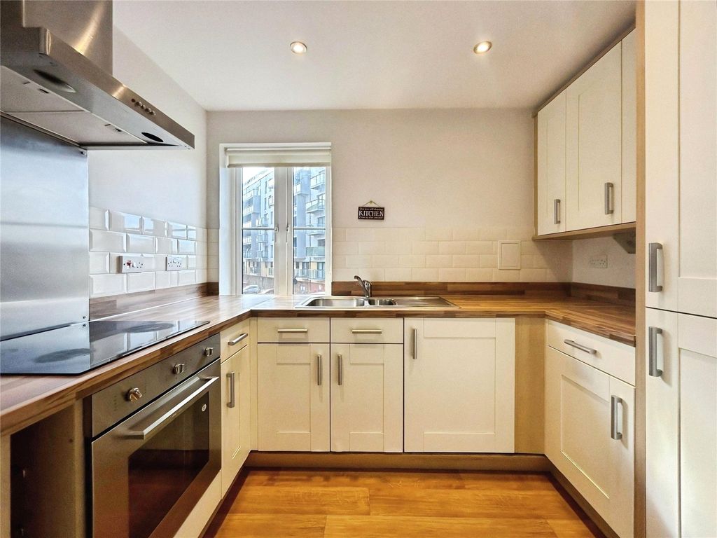 Property photo 2 of 21 Picture No. 35