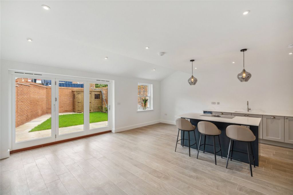 Property photo 2 of 15 Picture No. 14