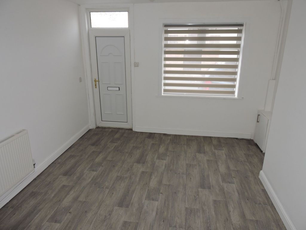 Property photo 2 of 11 Lounge