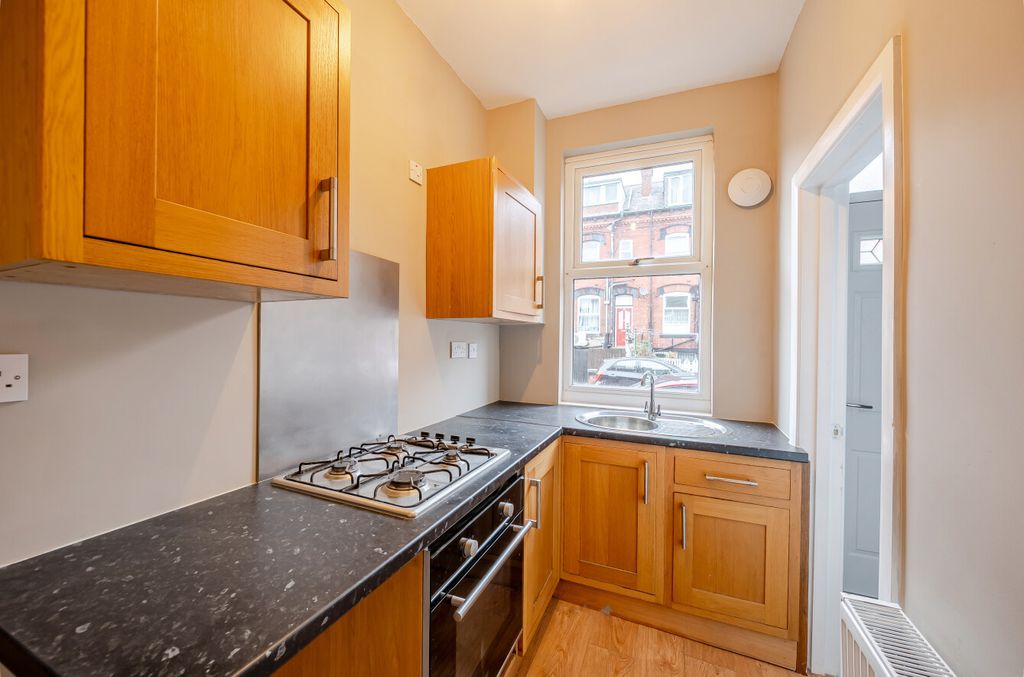 Property photo 2 of 11 Kitchen