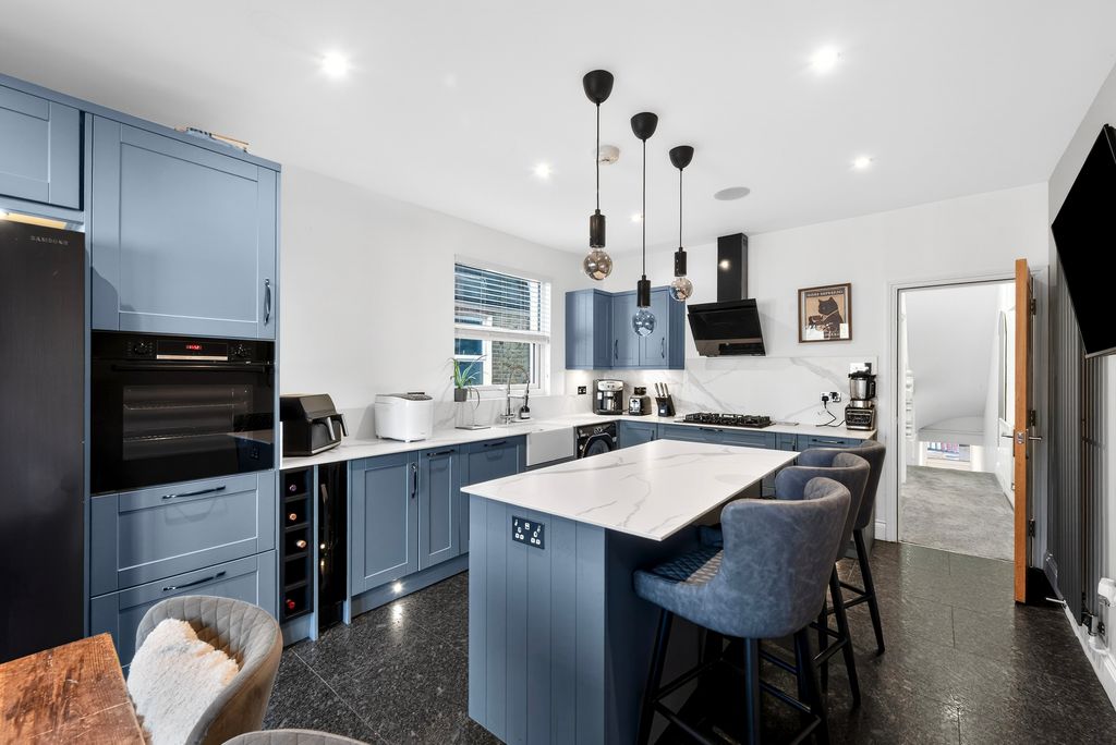 Property photo 2 of 15 Kitchen