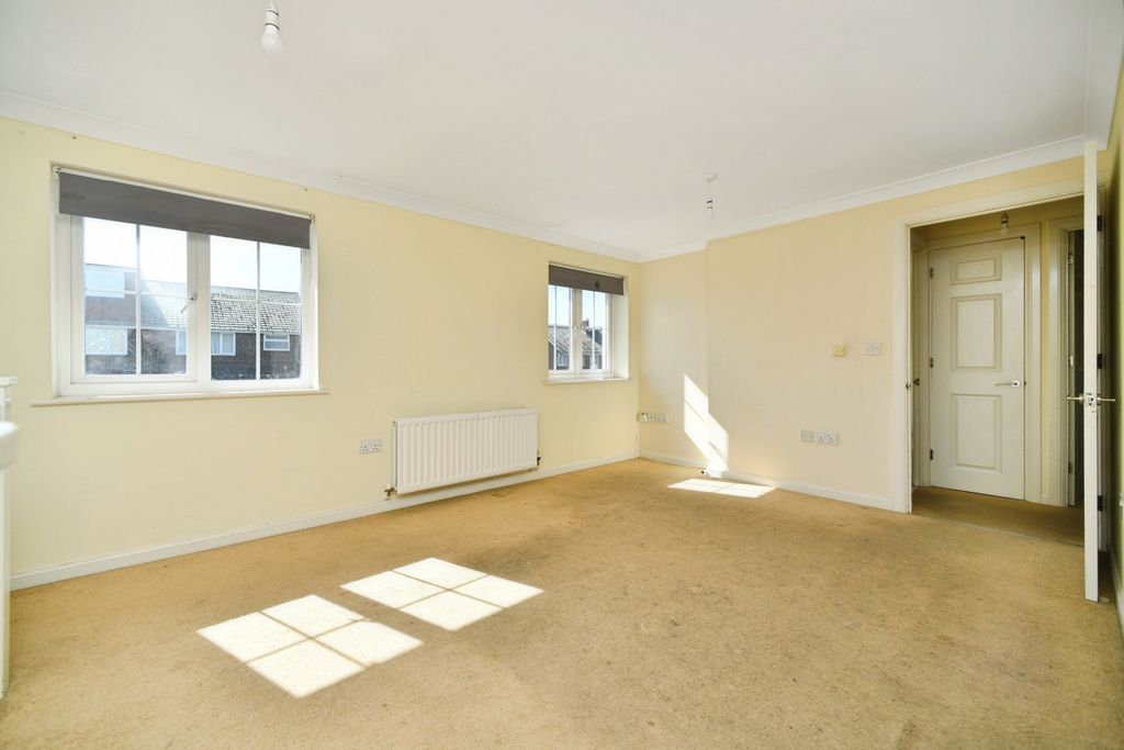 Property photo 2 of 20 Living Room