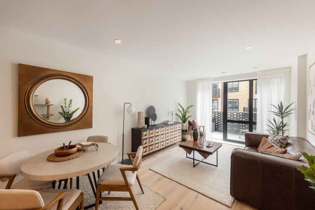 Property photo 2 of 17