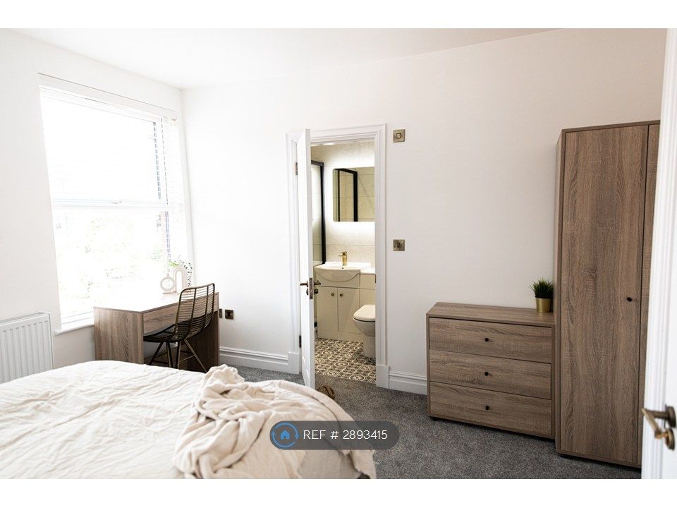 Property photo 1 of 9 Room 4- Available
